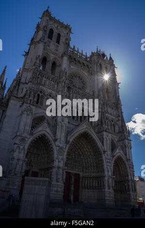 Vordere Westfassade und Türme von Notre-Dame Kathedrale, Amiens, Somme, Picardie, Frankreich Stockfoto