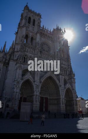 Vordere Westfassade und Türme von Notre-Dame Kathedrale, Amiens, Somme, Picardie, Frankreich Stockfoto