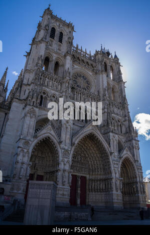 Vordere Westfassade und Türme von Notre-Dame Kathedrale, Amiens, Somme, Picardie, Frankreich Stockfoto