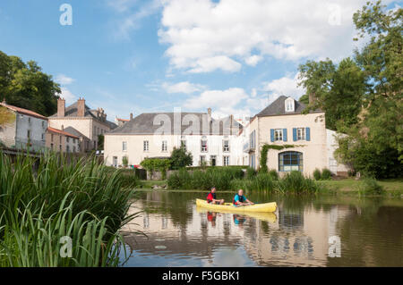 Kanuten auf La Sevre Nantaise, Mallievre, Vallee de Poupet, Frankreich Stockfoto