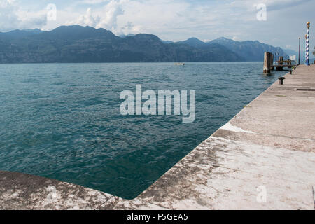 Castelletto di Brenzone, Italien, am Pier von Castelletto di Brenzone Stockfoto
