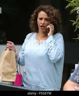 Nadia Sawalha außerhalb ITV Studios mit: Nadia Sawalha wo: London, Vereinigtes Königreich bei: 03 Sep 2015 Stockfoto