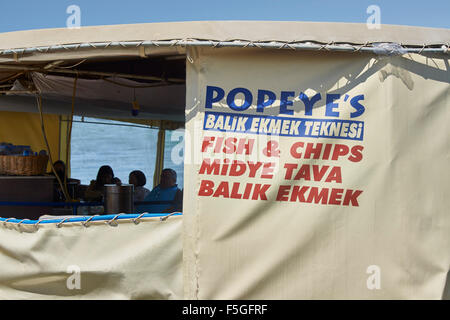 Fish &amp; Chips Zeichen angezeigt im Freien an Restaurant Leinwand Wand Stockfoto