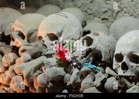 Schädel in Fontanelle Friedhof, Sanità Viertel von Neapel Stockfoto