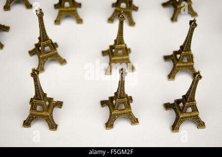 Viele Eiffelturm Statuen Miniaturen Stockfoto