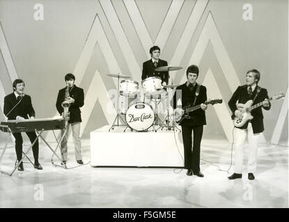 DER DAVE CLARK fünf englische Popgruppe in 1964. Von links: Mike Smith, Denis Payton, Dave Clark, Rick Huxley, Lenny Davidson Stockfoto