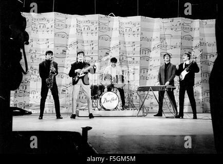 DAVE CLARK fünf britische Popgruppe in der Ed Sullivan Show in New York im Jahr 1966. Von links: Denis Payton, Rick Huxley, Dave Clark, Mike Smith, Lenny Davidson Stockfoto