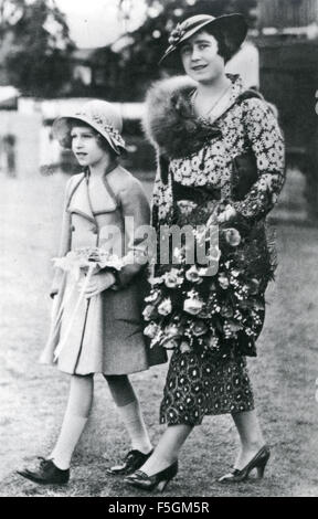 Königin ELIZABETH II als Prinzessin Elizabeth über 1936 mit ihrer Mutter Elizabeth Bowes-Lyon Stockfoto