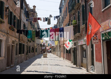 Venedig, Italien, zum Trocknen von Wäsche aufgehaengte Stockfoto