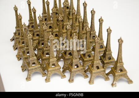 Viele Eiffelturm Statuen Miniaturen Stockfoto