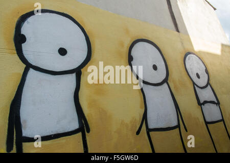 Kunst Wandbild Wand auf Lane neben High Street, Glastonbury, Somerset, England. Glastonbury hat ein New Age Gemeinschaft und viele Mythen Stockfoto