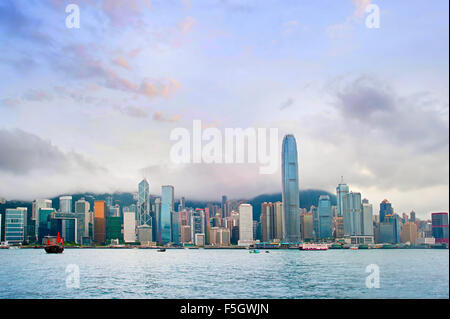 Weitwinkel-Panorama von Hong Kong bei Sonnenuntergang Stockfoto