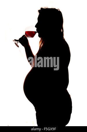 Schwangere Frauen trinken roten Wein Silhouette Ausschnitt Stockfoto