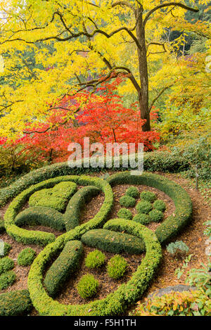 Herbst Farben, oberhalb der versunkene Garten, Butchart Gardens, Brentwood Bay, Vancouver Island, British Columbia, Kanada Stockfoto