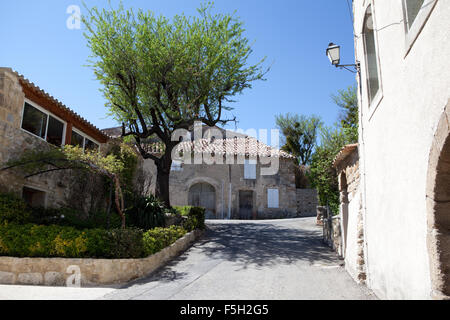 Rasteau ein Dorf, das an den Füßen des Mont Ventoux Stockfoto