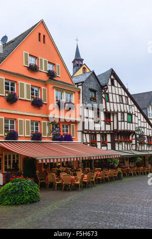 Bernkastel-Kues ist eine bekannte Weinbaugemeinde an der mittleren Mosel im Landkreis Bernkastel-Wittlich in Deutschland Stockfoto