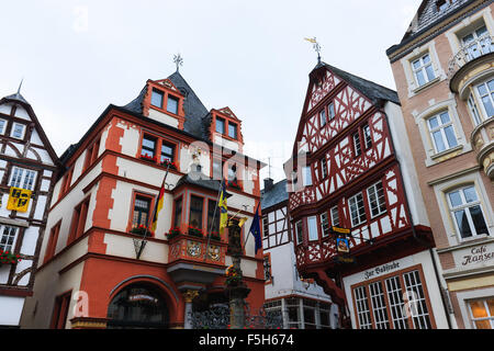 Bernkastel-Kues ist eine bekannte Weinbaugemeinde an der mittleren Mosel im Landkreis Bernkastel-Wittlich in Deutschland Stockfoto