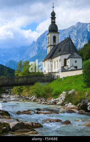 Die Kirche St. Sebastian in Ramsau bei Berchtesgaden, Bayern, Deutschland. Stockfoto