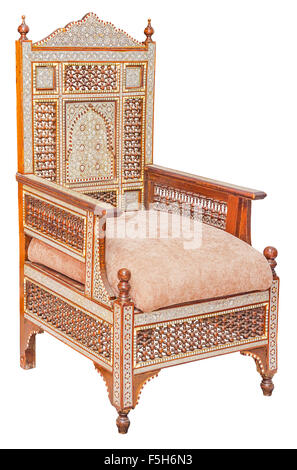 Alte Vintage Antik Holzstuhl isoliert auf weißem Hintergrund. Datei enthält einen Beschneidungspfad. Stockfoto