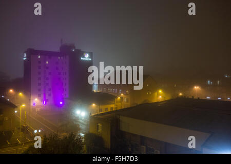 Bradford, UK. 4. November 2015: nebligen Abend außerhalb der neuen Westfield Broadway-Einkaufszentrum, das öffnet morgen (5. November) Credit: CAMimage/Alamy Live News Stockfoto