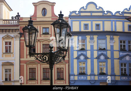 Bunten barocken Fassaden auf dem Prager Altstädter Ring. Stockfoto