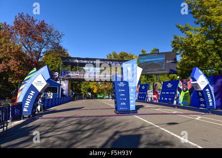 New York City, New York, USA. 30. Oktober 2015. Gesamtansicht Marathon: eine allgemeine Übersicht über die Ziellinie am Central Park zwei Tage vor dem New York City Marathon in New York City im US-Bundesstaat New York. © Hiroaki Yamaguchi/AFLO/Alamy Live-Nachrichten Stockfoto