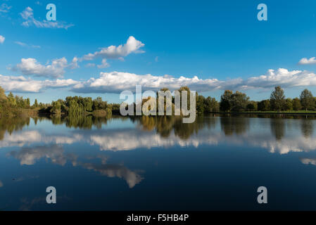 Öffentlicher Park während des Sonnenuntergangs in Ferrara Stadt Stockfoto