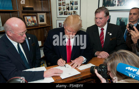 Concord, New Hampshire, USA, 4. November 2015. Donald Trump-Dateien zum Ausführen in der republikanischen Präsidentenprimär in New Hampshire. Andrew Cline/Alamy Live-Nachrichten Stockfoto