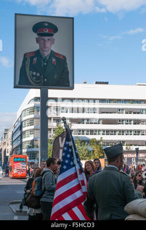 Checkpoint-Charlie-Standort in der ehemaligen Berliner Mauer, Berlin Stockfoto