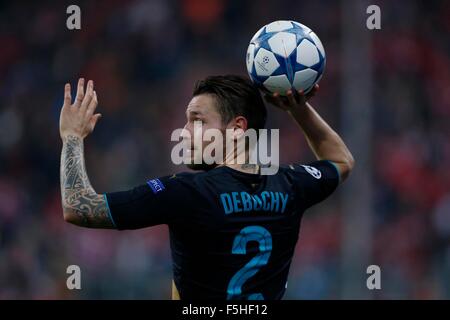 München, Deutschland. 4. November 2015. Arsenals Mathieu Debuchy während der UEFA Champions League-Gruppe F-match zwischen Bayern München und Arsenal in der Allianz Arena in München. 4. November 2015.  Bildnachweis: James Boardman/Alamy Live-Nachrichten Stockfoto