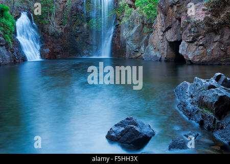 Die Florence Falls im Litchfield Nationalpark, Northern Territory, Australien. In der Dämmerung fotografiert. Stockfoto