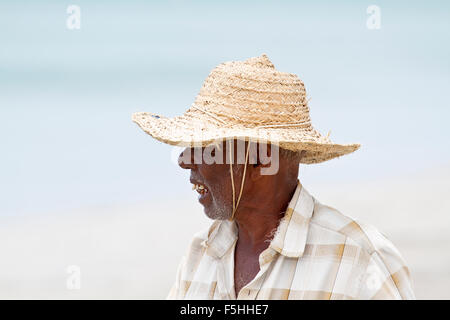 Traditionellen Fischer in Uppuveli Strand, Sri Lanka Stockfoto