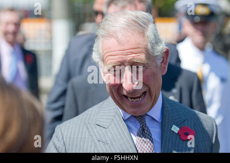 Dunedin, New Zealand - 5. November 2015 - Prinz Charles, Prinz von Wales, ist Alls lächelt, als er die Öffentlichkeit in Dunedin Railway Station am 5. November 2015 in Dunedin, Neuseeland trifft. Charles und Camilla besuchen Neuseeland vom 4. November bis November 10, Teilnahme an Veranstaltungen in Wellington, Dunedin, Nelson, Westport, Ngaruawahia, Auckland und New Plymouth. Bildnachweis: Dpa picture Alliance/Alamy Live News Stockfoto