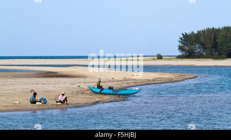 Traditionelle Fischer ruht in Kallady Mündung, Batticaloa, Sri Lanka Stockfoto