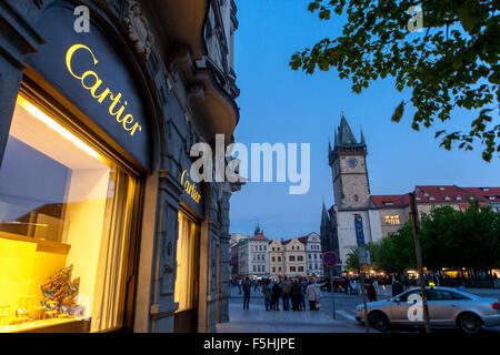 Cartier, ein Modegeschäft in der Parizska-Straße. Die Straße führt von der Moldau zum Altstädter Ring, Prag, Tschechische Republik Stockfoto