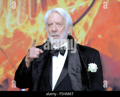 Berlin, Deutschland. 4. November 2015. Schauspieler Donald Sutherland besucht die Premiere des Films "The Hunger Games - Mockingjay Teil2" in Berlin, Deutschland, 4. November 2015. Foto: Britta Pedersen/Dpa/Alamy Live News Stockfoto