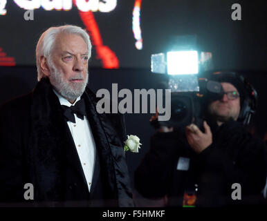 Berlin, Deutschland. 4. November 2015. Schauspieler Donald Sutherland besucht die Weltpremiere des Films "The Hunger Games - Mockingjay Teil2" in Berlin, Deutschland, 4. November 2015. Foto: Jens Kalaene/Dpa/Alamy Live News Stockfoto