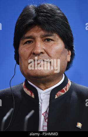 Berlin, Deutschland. 4. November 2015. Boliviens Präsident Evo Morales Ayma im deutschen Kanzleramt in Berlin, Deutschland, 4. November 2015. Foto: RAINER JENSEN/Dpa/Alamy Live-Nachrichten Stockfoto