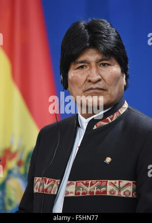 Berlin, Deutschland. 4. November 2015. Boliviens Präsident Evo Morales Ayma im deutschen Kanzleramt in Berlin, Deutschland, 4. November 2015. Foto: RAINER JENSEN/Dpa/Alamy Live-Nachrichten Stockfoto