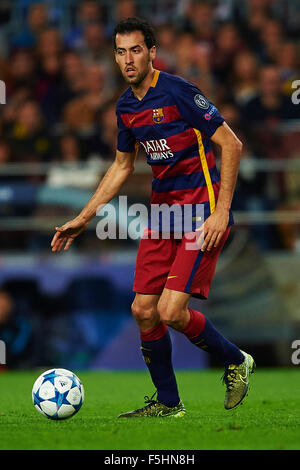 Sergio Busquets (FC Barcelona), während das Champions League-Fußballspiel zwischen FC Barcelona und Bate Borisov, im Camp Nou in Barcelona, Spanien, Mittwoch, 4. November 2015. Foto: S.Lau Stockfoto