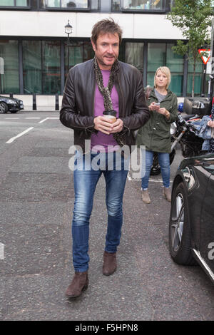 Simon Le Bon im Bild Ankunft am Radio 2 Studio Featuring: Simon Le Bon wo: London, Vereinigtes Königreich bei: 04 Sep 2015 Stockfoto