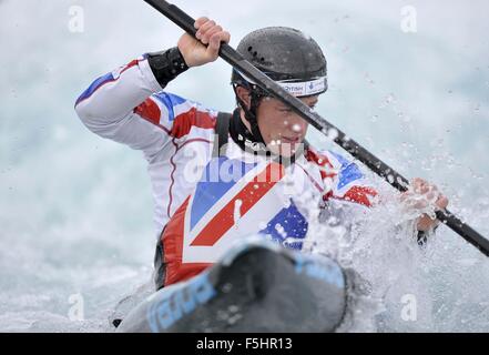 Waltham Cross, Herts, UK. 4. November 2015. Fiona Pennie (Damen K1). TeamGB Kanu-Team-Ankündigung für Rio 2016. Lee Valley White Water Centre. Waltham Cross. Hertfordshire. England. VEREINIGTES KÖNIGREICH. 11.04.2015. Bildnachweis: Sport In Bilder/Alamy Live-Nachrichten Stockfoto