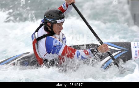 Waltham Cross, Herts, UK. 4. November 2015. Fiona Pennie (Damen K1). TeamGB Kanu-Team-Ankündigung für Rio 2016. Lee Valley White Water Centre. Waltham Cross. Hertfordshire. England. VEREINIGTES KÖNIGREICH. 11.04.2015. Bildnachweis: Sport In Bilder/Alamy Live-Nachrichten Stockfoto