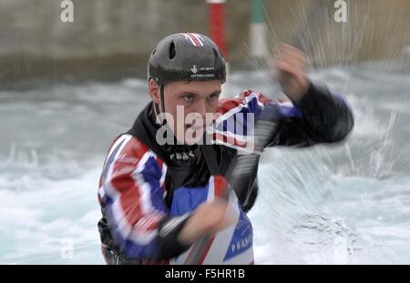 Waltham Cross, Herts, UK. 4. November 2015. Joe Clarke (Mens K!). TeamGB Kanu-Team-Ankündigung für Rio 2016. Lee Valley White Water Centre. Waltham Cross. Hertfordshire. England. VEREINIGTES KÖNIGREICH. 11.04.2015. Bildnachweis: Sport In Bilder/Alamy Live-Nachrichten Stockfoto