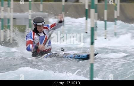 Waltham Cross, Herts, UK. 4. November 2015. Fiona Pennie (Damen K1). TeamGB Kanu-Team-Ankündigung für Rio 2016. Lee Valley White Water Centre. Waltham Cross. Hertfordshire. England. VEREINIGTES KÖNIGREICH. 11.04.2015. Bildnachweis: Sport In Bilder/Alamy Live-Nachrichten Stockfoto