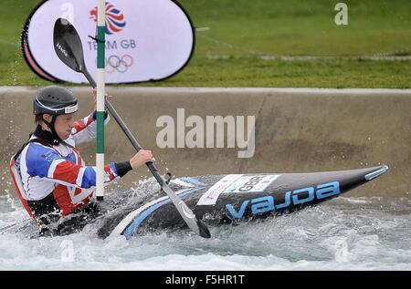 Waltham Cross, Herts, UK. 4. November 2015. Fiona Pennie (Damen K1). TeamGB Kanu-Team-Ankündigung für Rio 2016. Lee Valley White Water Centre. Waltham Cross. Hertfordshire. England. VEREINIGTES KÖNIGREICH. 11.04.2015. Bildnachweis: Sport In Bilder/Alamy Live-Nachrichten Stockfoto