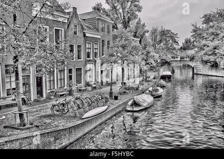 Zeigen Sie auf Vliet Kanal in der Altstadt von Leiden, Südholland an, Niederlande. Digitale Kunst und Illustration. Stockfoto