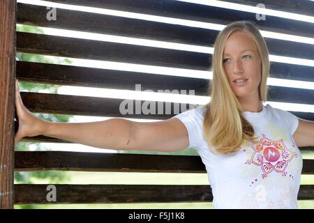 Exklusiv - Fotoshooting mit deutsche Snowboarderin Anke Karstens in Bad Endorf am 15. Juli 2015. Foto: Frank Mai Stockfoto