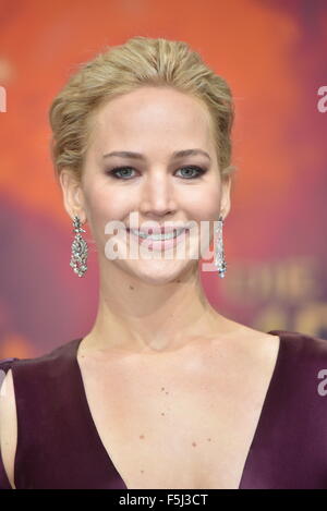 US-amerikanische Schauspielerin Jennifer Lawrence kümmert sich um die Premiere von "The Hunger Games: Mockingjay - Teil 2" im Sony Center CineStar in Berlin, Deutschland. Am 4. November 2015. / picture Alliance Stockfoto