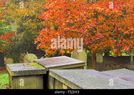 Friedhof der St. Andrews Church, Guiseley, in der Nähe von Leeds, West Yorkshire, England UK Stockfoto